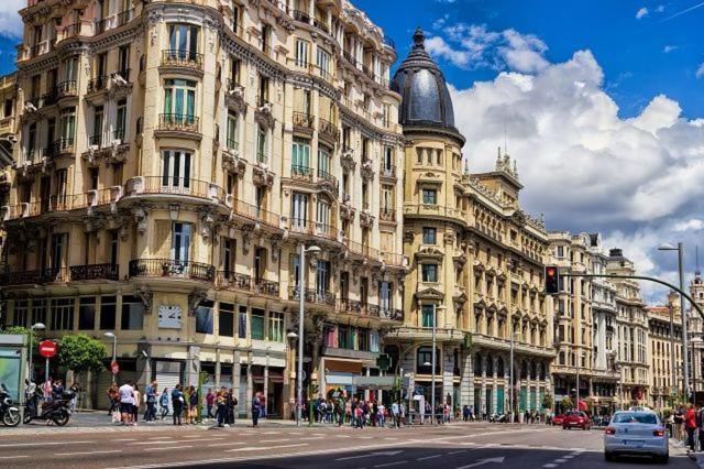Elegante Loft En Chueca Apartment Madrid Bagian luar foto